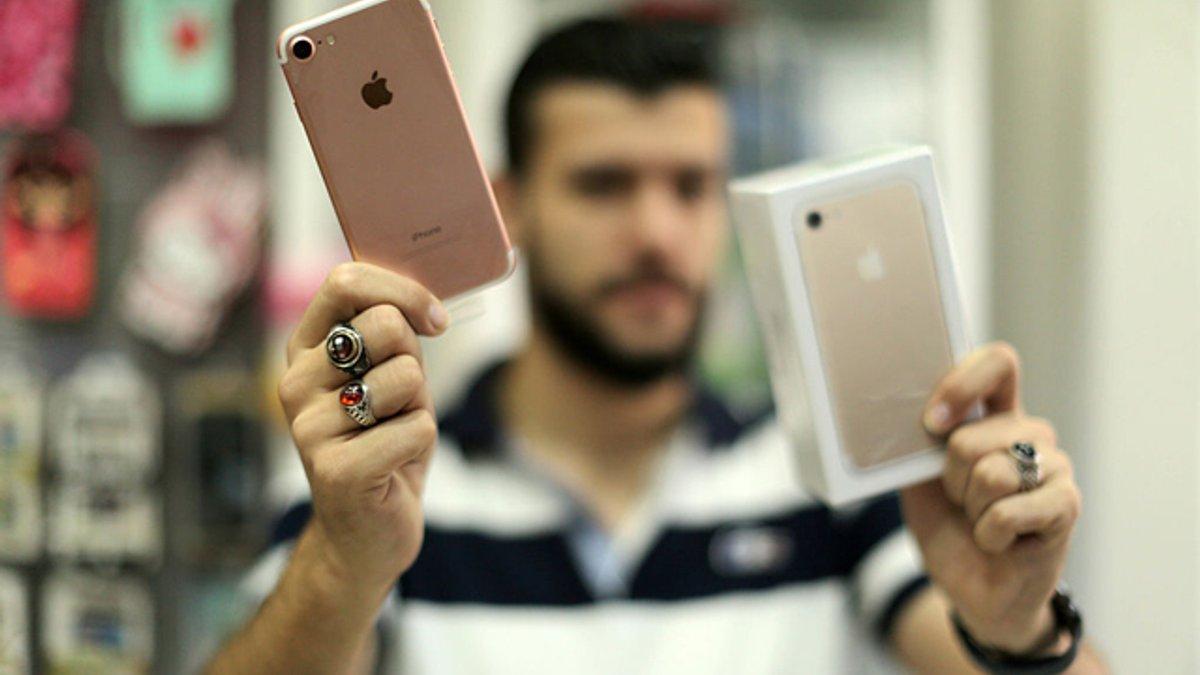 Apple опять снимает с производства несколько популярных Айфонов
