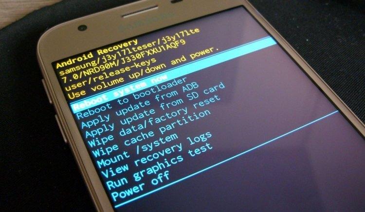 Функции Recovery на Android. Чаще всего Рекавери пользуются для того, чтобы сделать сброс или перезапустить смартфон, если он завис. Фото