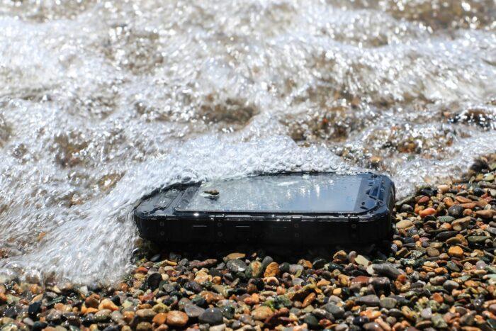 Телефон сони xperia упал в воду что делать