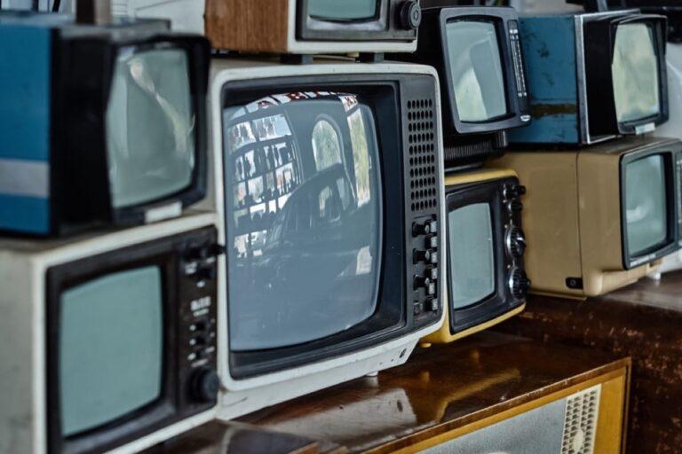 Телевизор хитачи старого образца как настроить язык