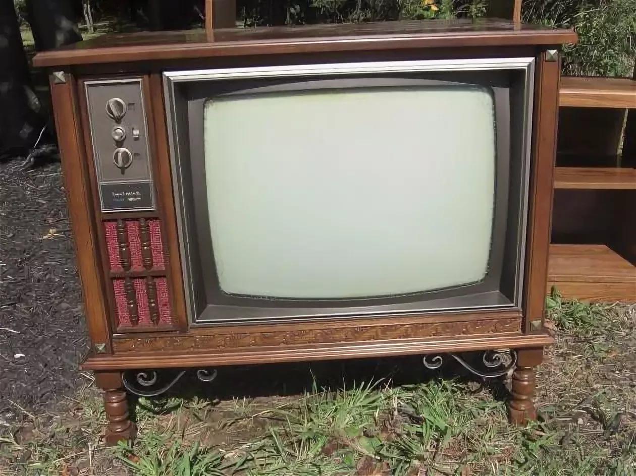 Скупка телевизор б у. Старый телевизор. Старинный телевизор. Скупают старые телевизоры. Старый деревянный телевизор.