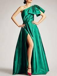 В платье какого цвета встречать Новый год Зеленого Деревянного Дракона 2024?